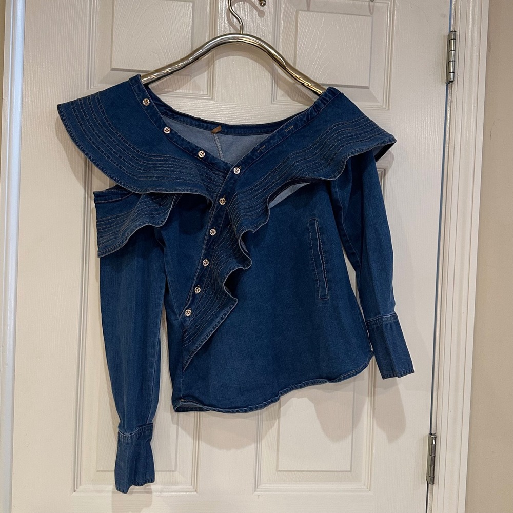 Denim Ruffle Off The Shoulder Asymmetrical Button Blouse Blue size S/M